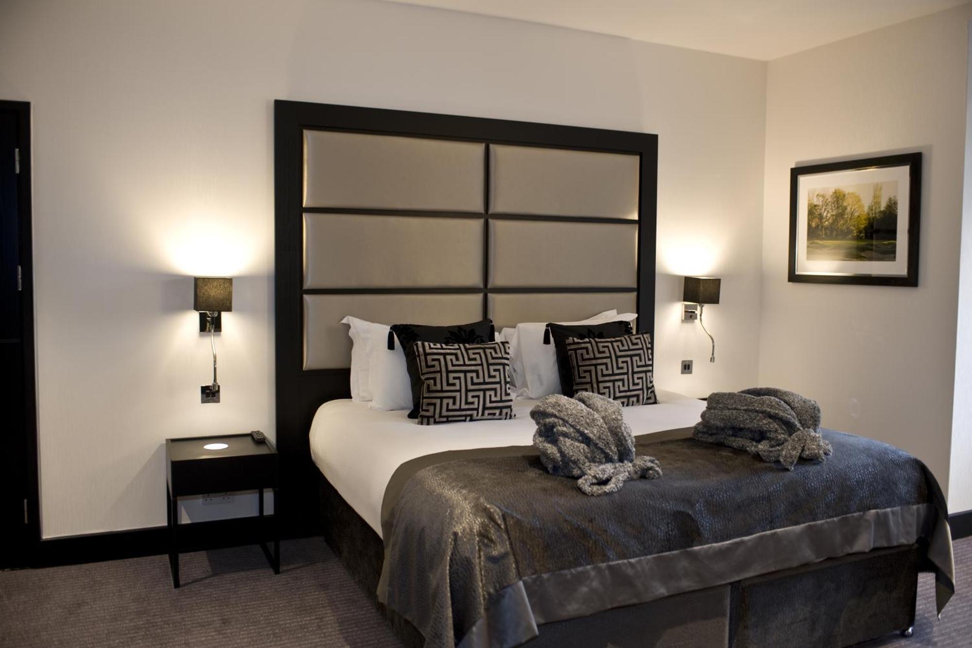 The Lodge At Kingswood Epsom Pokoj fotografie