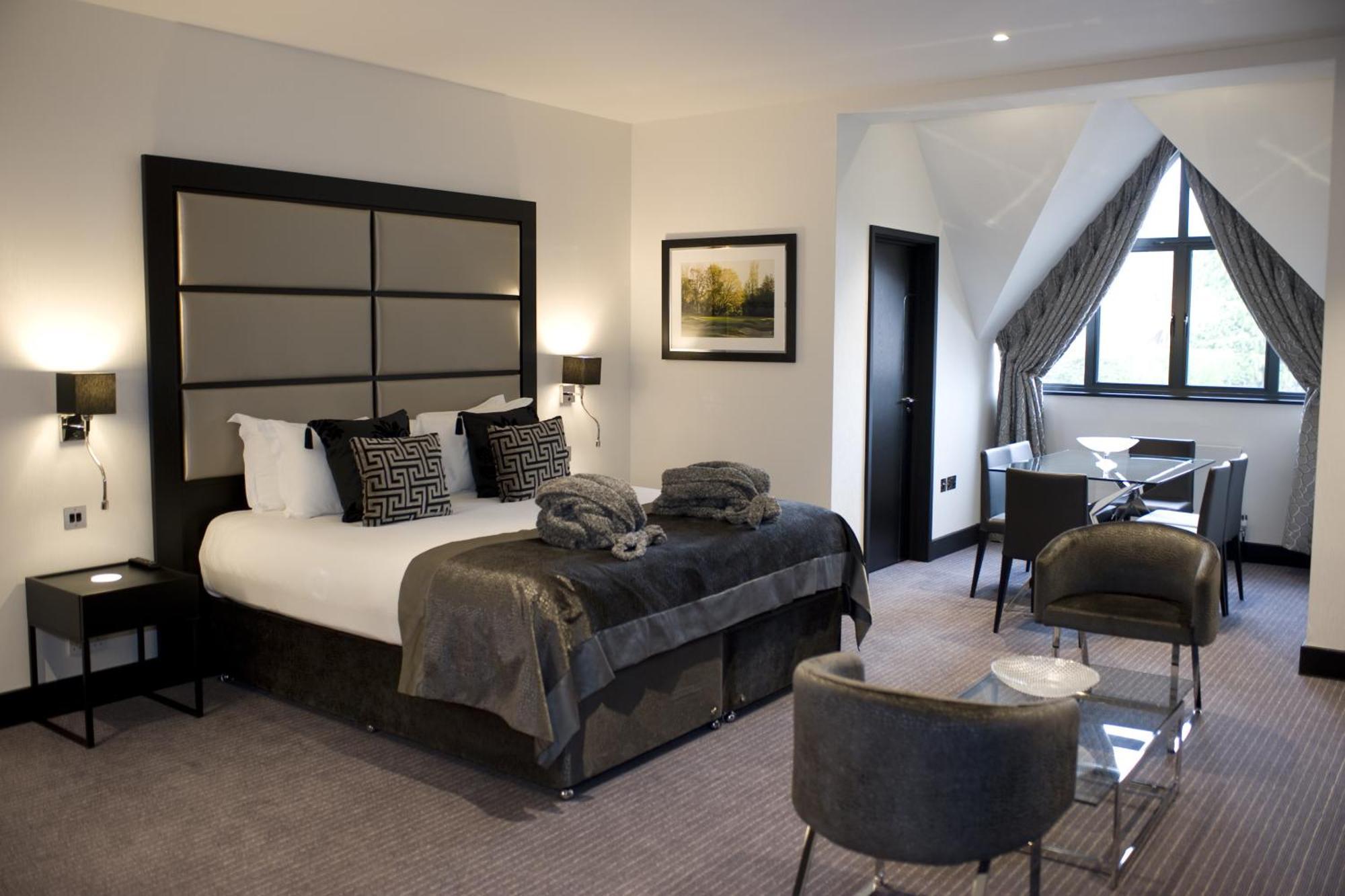 The Lodge At Kingswood Epsom Pokoj fotografie