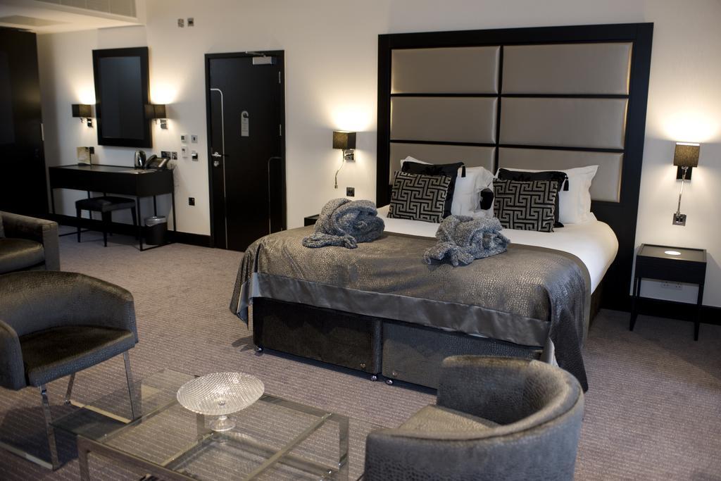 The Lodge At Kingswood Epsom Pokoj fotografie